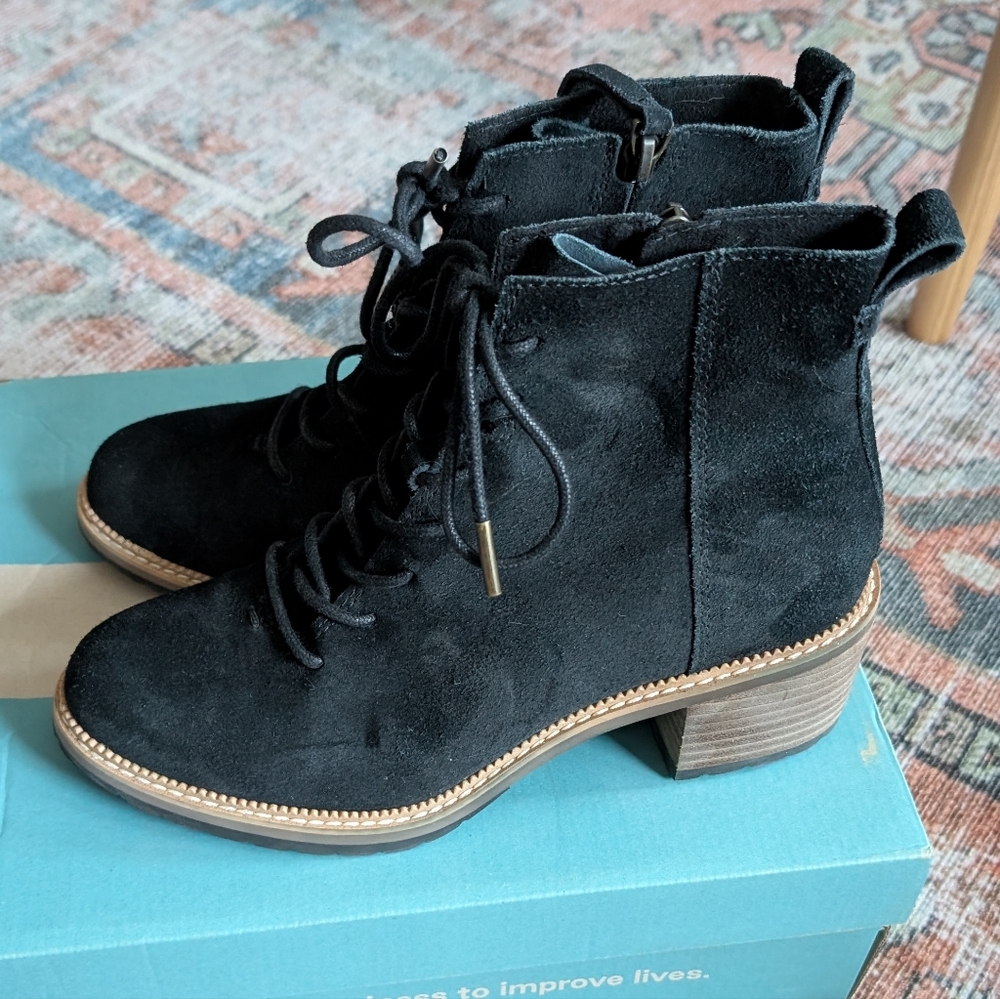 Toms Finn Black Lace Up Suede Ankle Boots